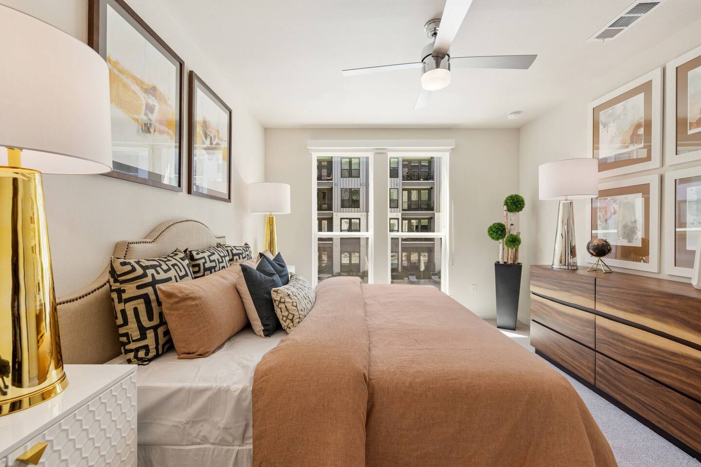 , an Airbnb-friendly apartment in Houston, TX
