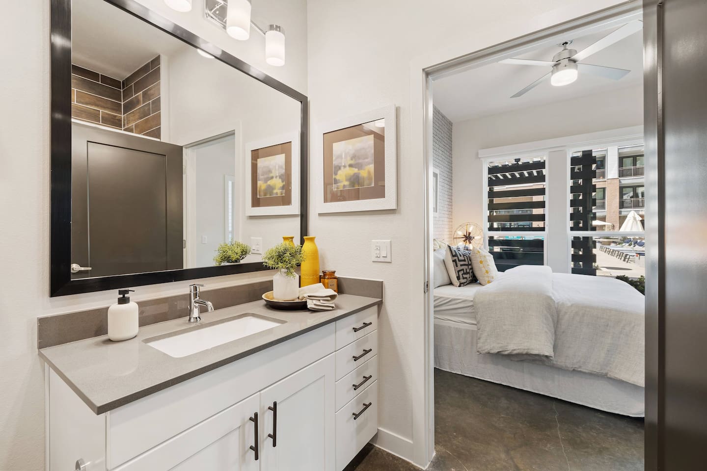 , an Airbnb-friendly apartment in Houston, TX