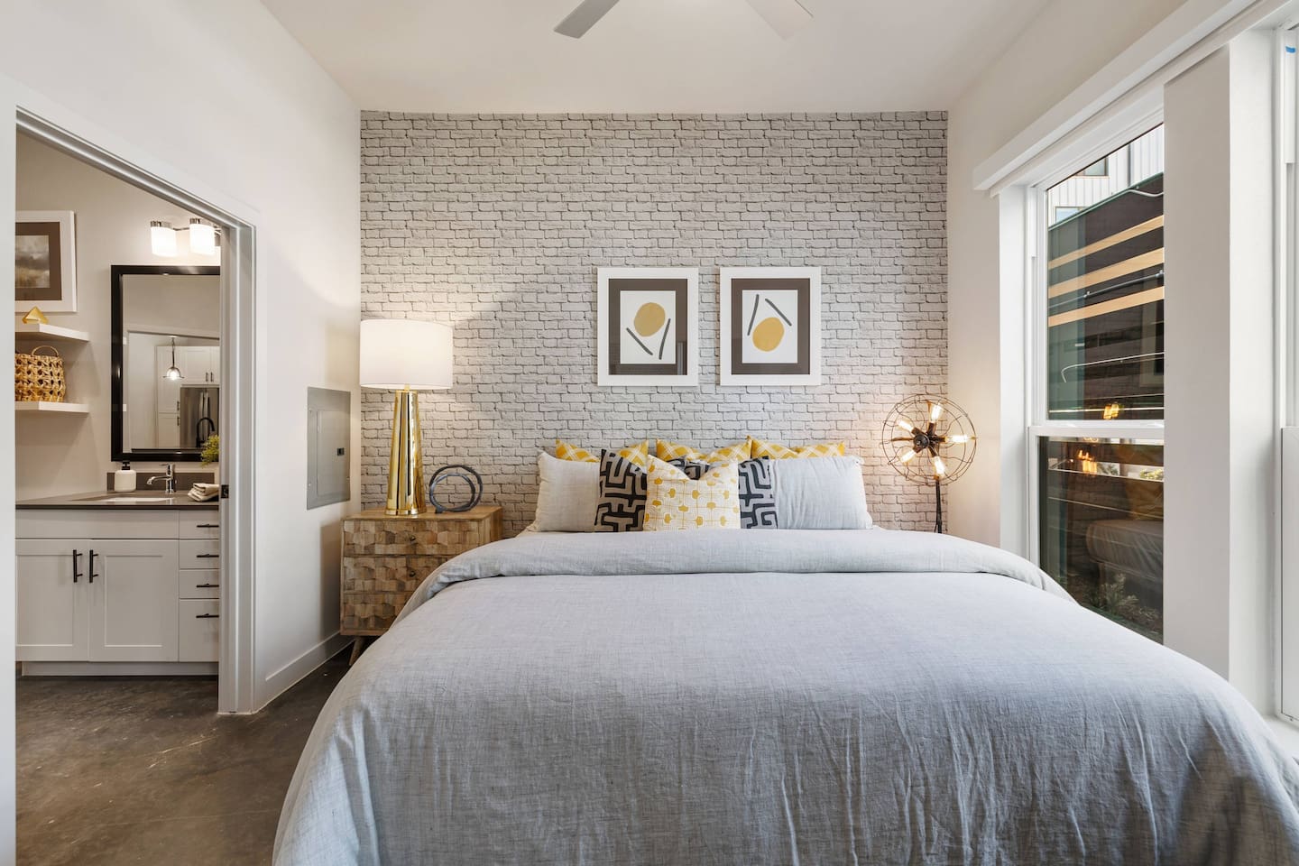 , an Airbnb-friendly apartment in Houston, TX