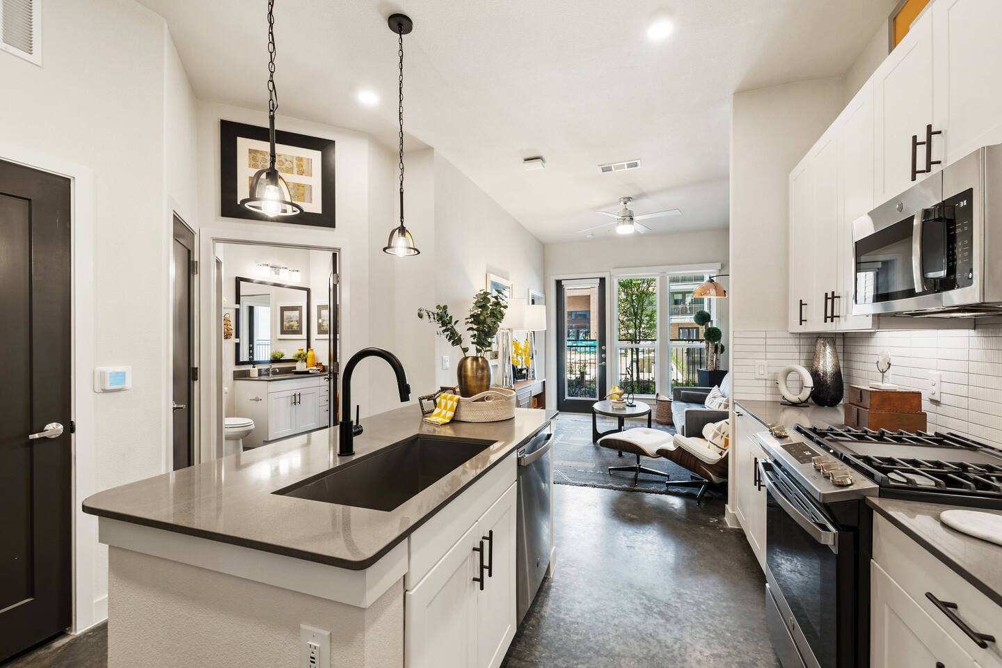 , an Airbnb-friendly apartment in Houston, TX
