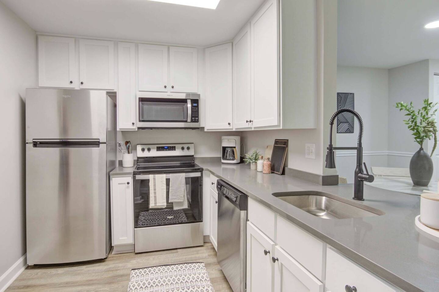 , an Airbnb-friendly apartment in Woodbridge, VA