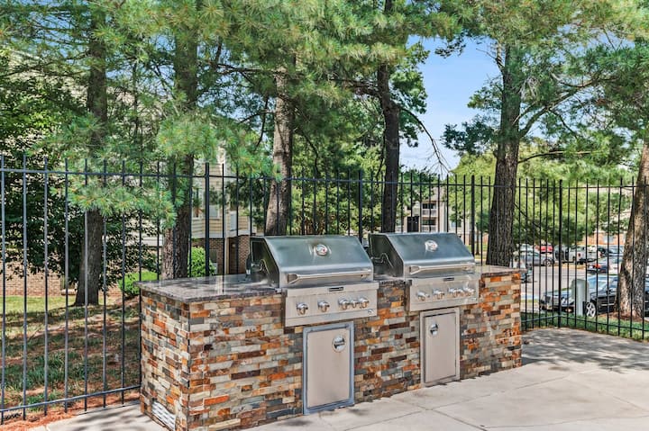 RGVtYW5kUGljdHVyZToxOTUxNjQ2NDc1