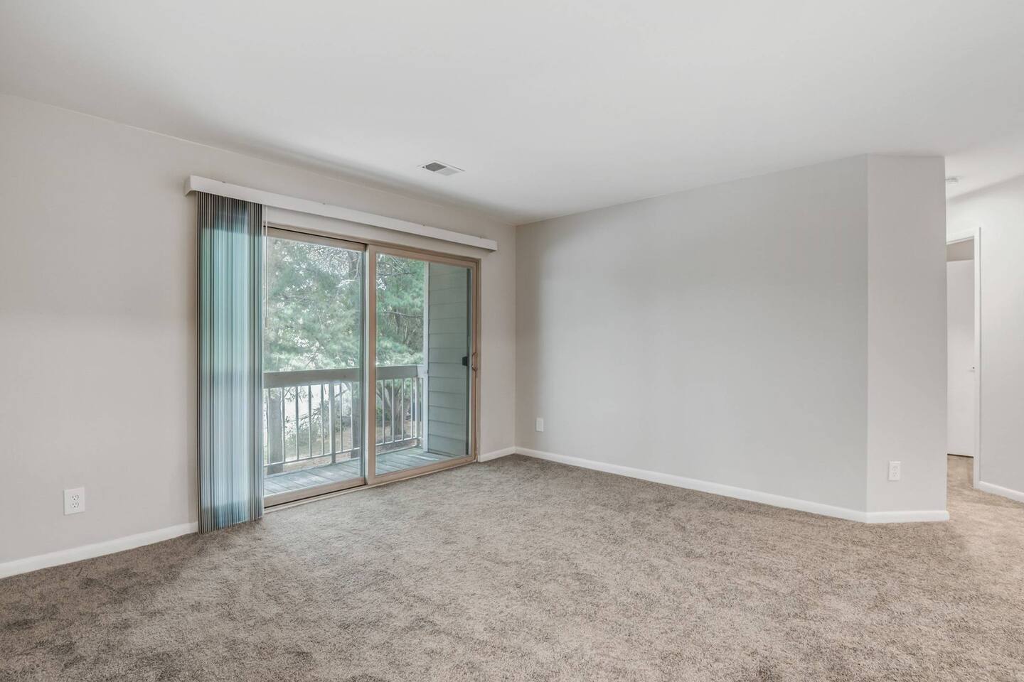, an Airbnb-friendly apartment in Woodbridge, VA