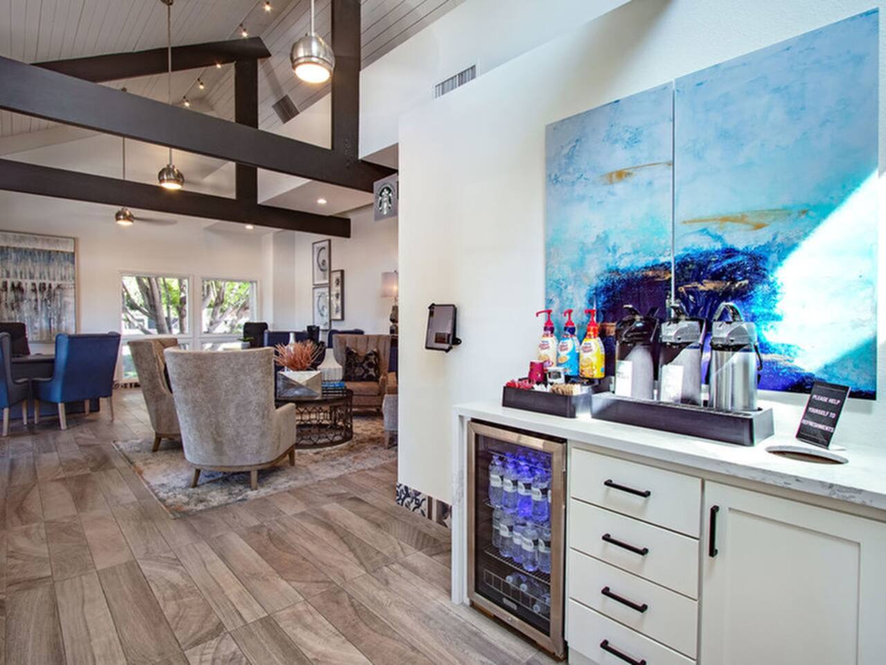 , an Airbnb-friendly apartment in Phoenix, AZ