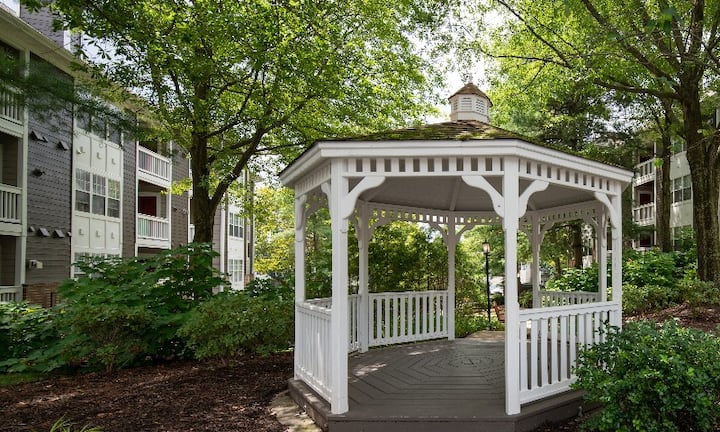 RGVtYW5kUGljdHVyZToxOTQzMjA2Nzc3