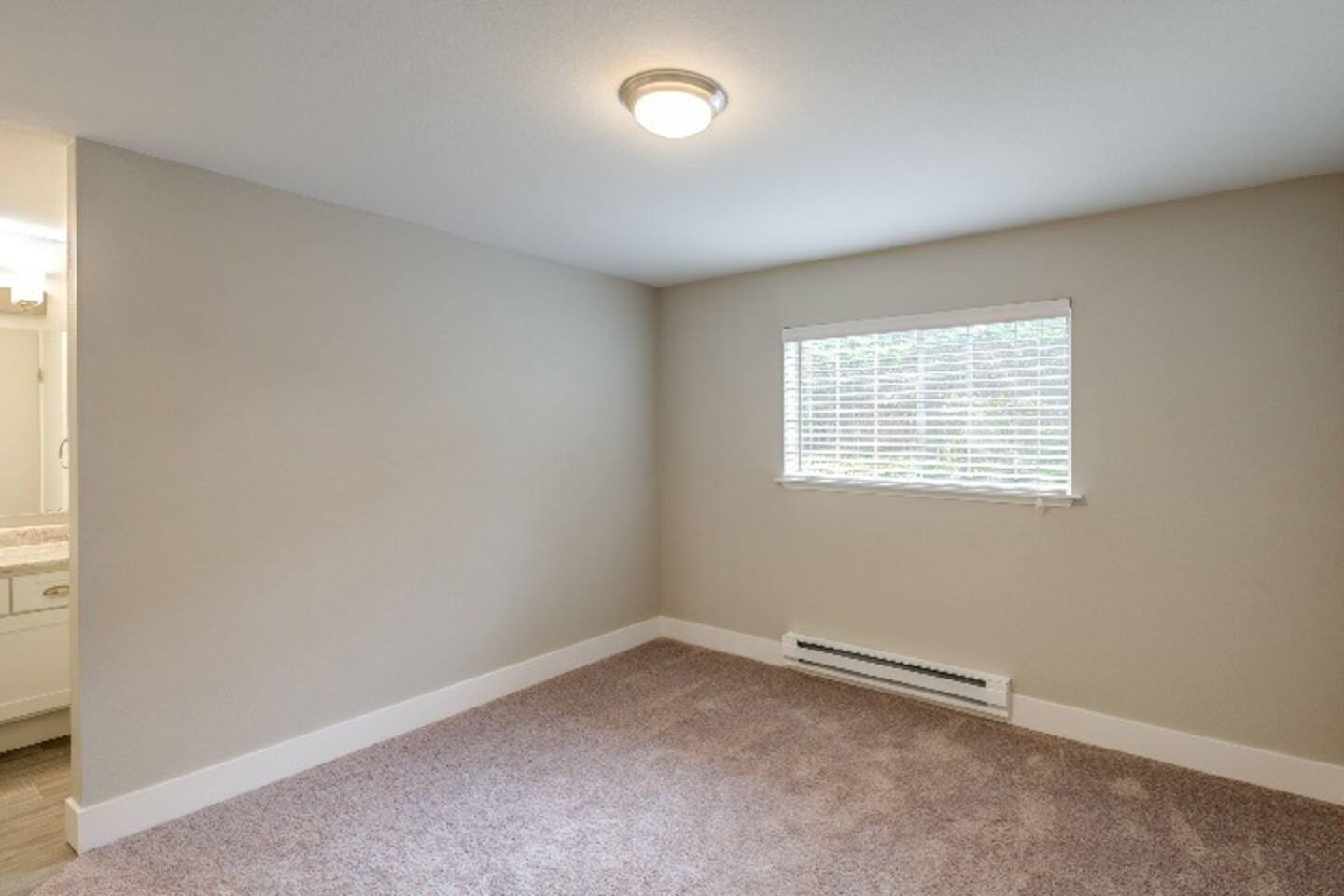 , an Airbnb-friendly apartment in Puyallup, WA