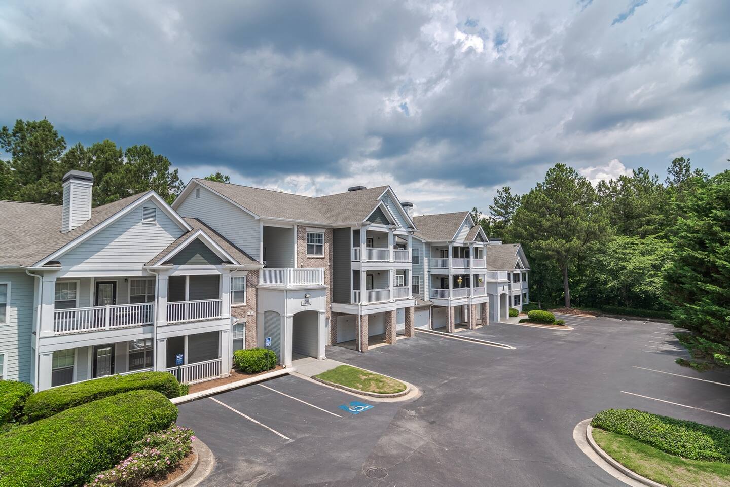 , an Airbnb-friendly apartment in Suwanee, GA