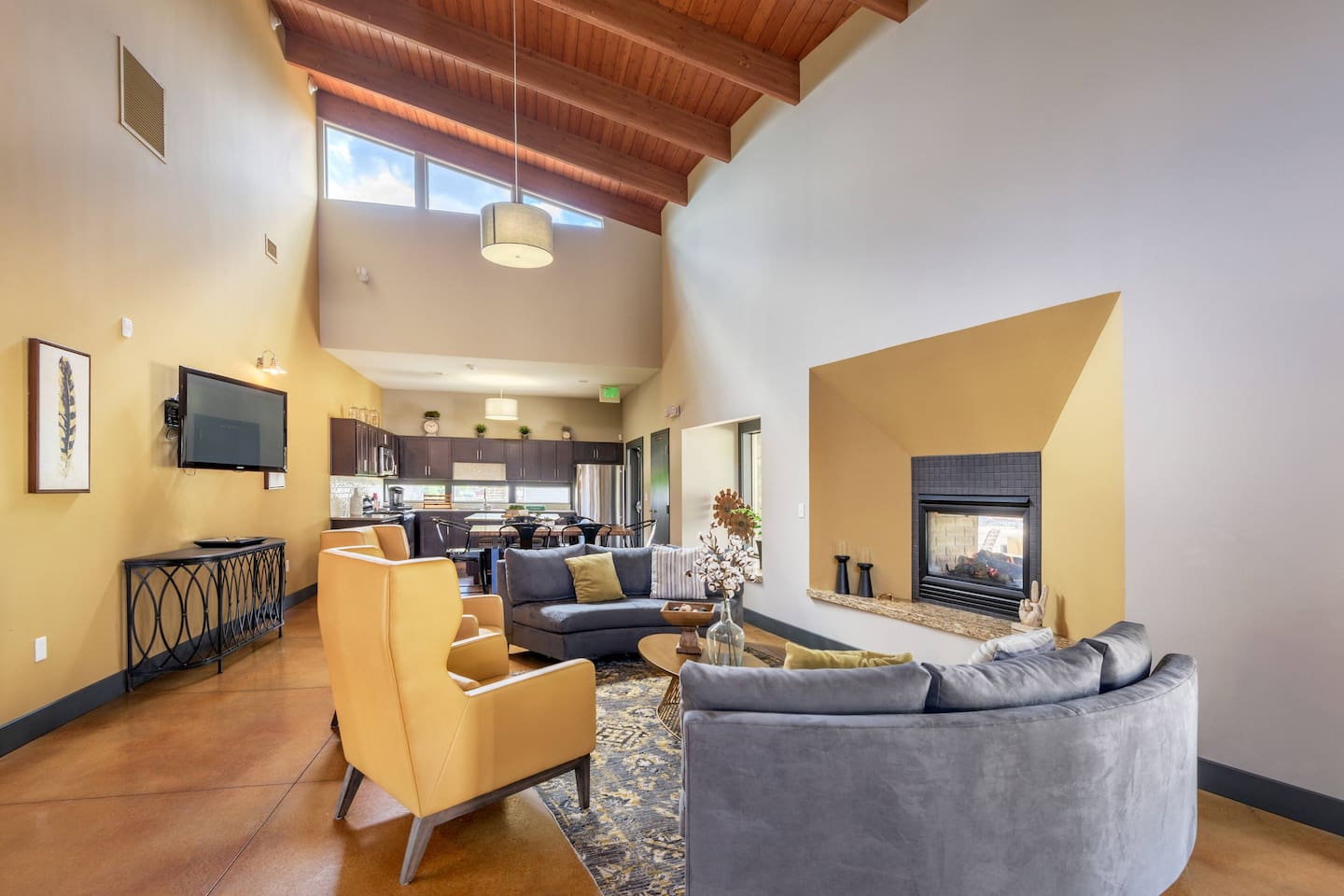 Alternate view of Bella Terra at City Center, an Airbnb-friendly apartment in Aurora, CO