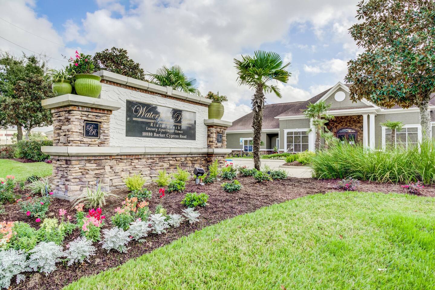 , an Airbnb-friendly apartment in Cypress, TX