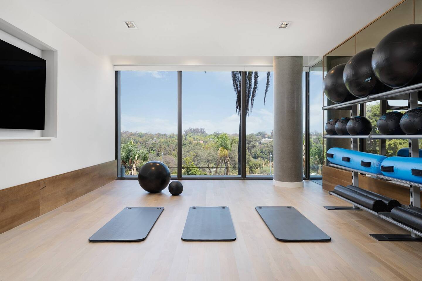 , an Airbnb-friendly apartment in San Diego, CA
