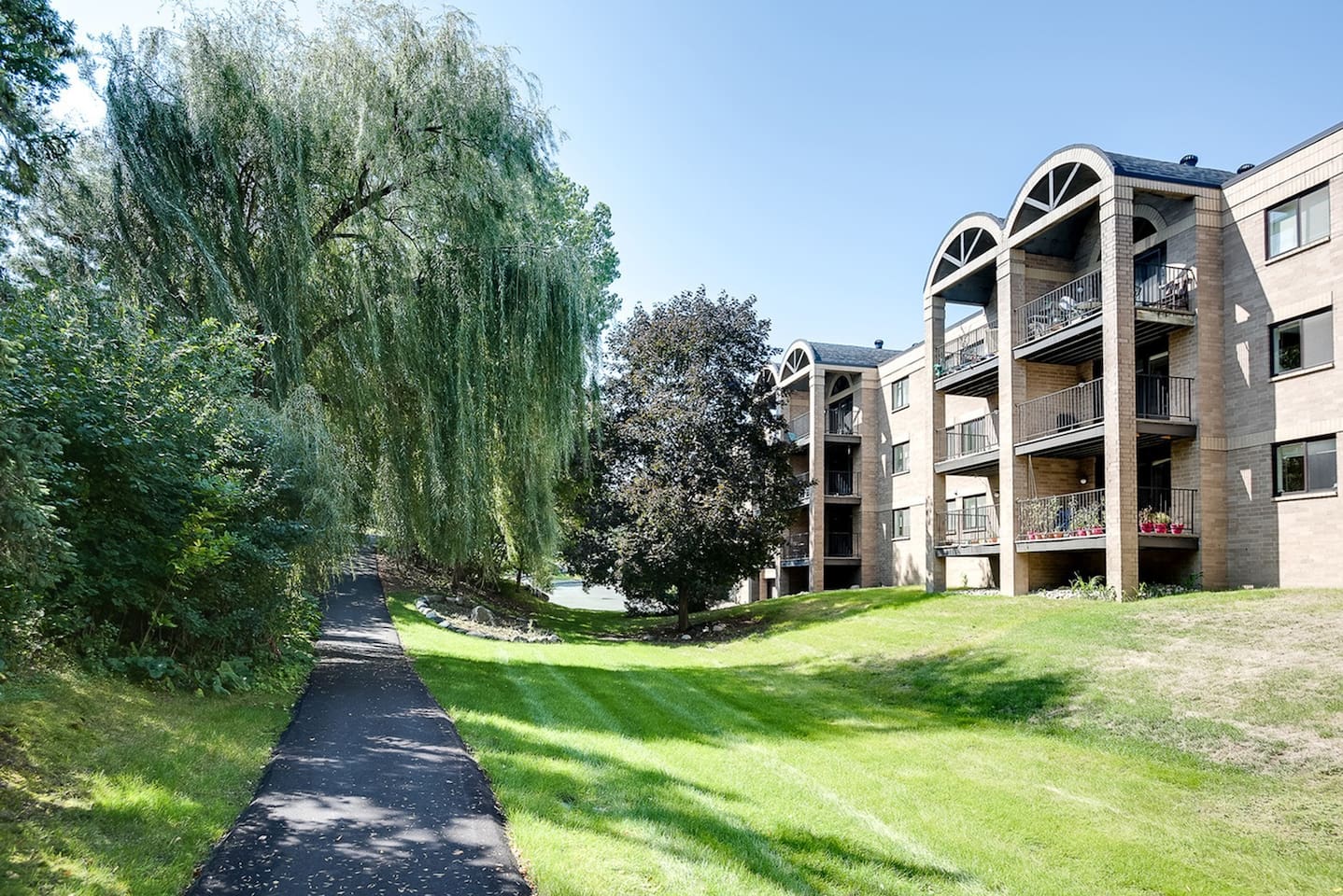 , an Airbnb-friendly apartment in Minnetonka, MN