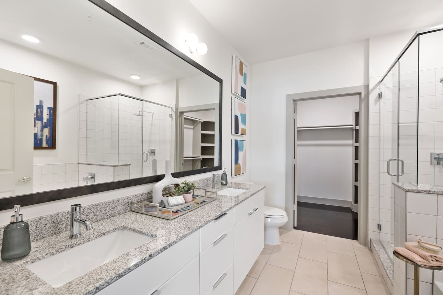 , an Airbnb-friendly apartment in Houston, TX