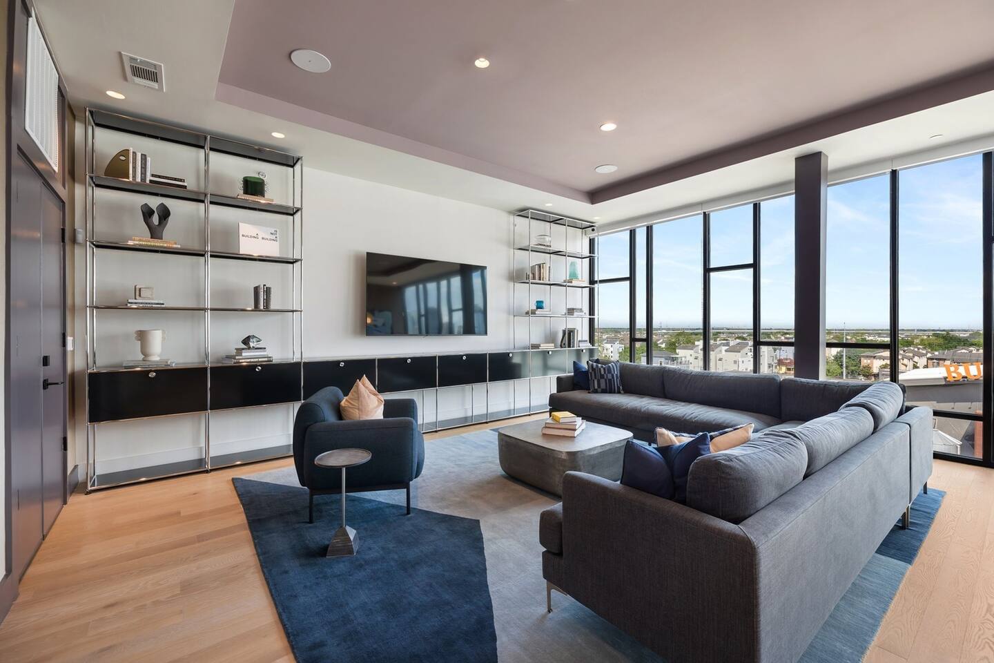 , an Airbnb-friendly apartment in Houston, TX