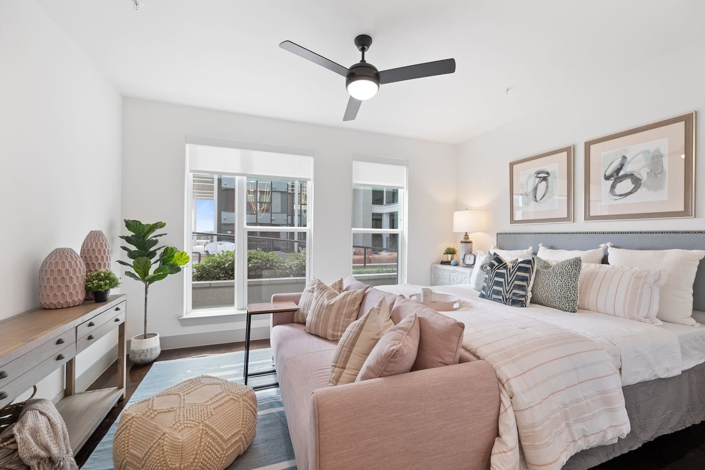 , an Airbnb-friendly apartment in Houston, TX