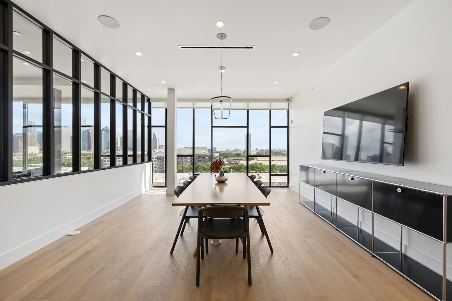 , an Airbnb-friendly apartment in Houston, TX