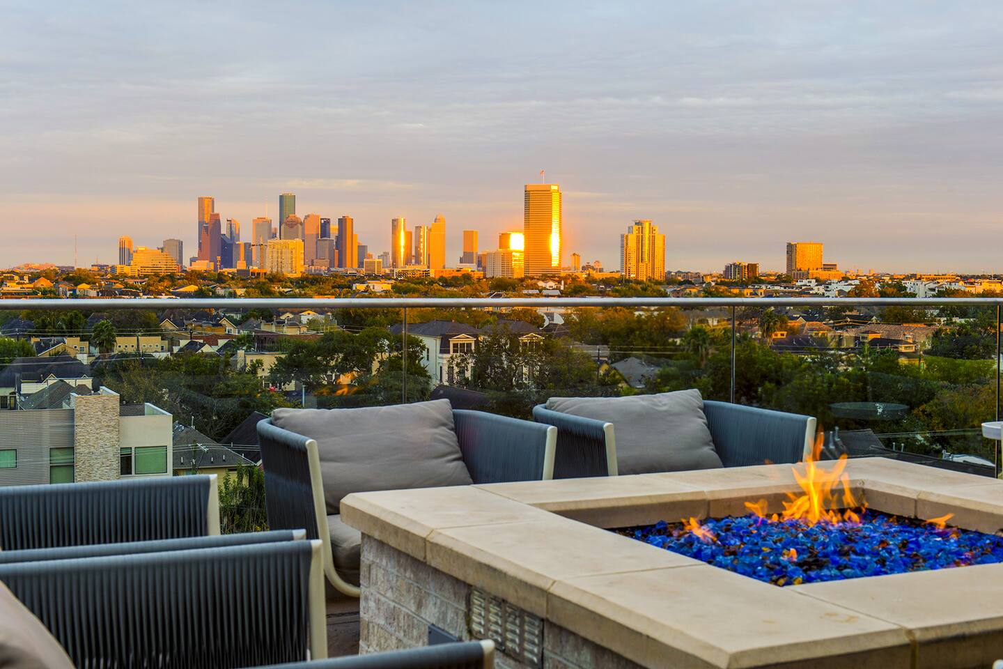 , an Airbnb-friendly apartment in Houston, TX