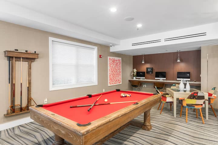 RGVtYW5kUGljdHVyZToyMDI5NzM0NzA2