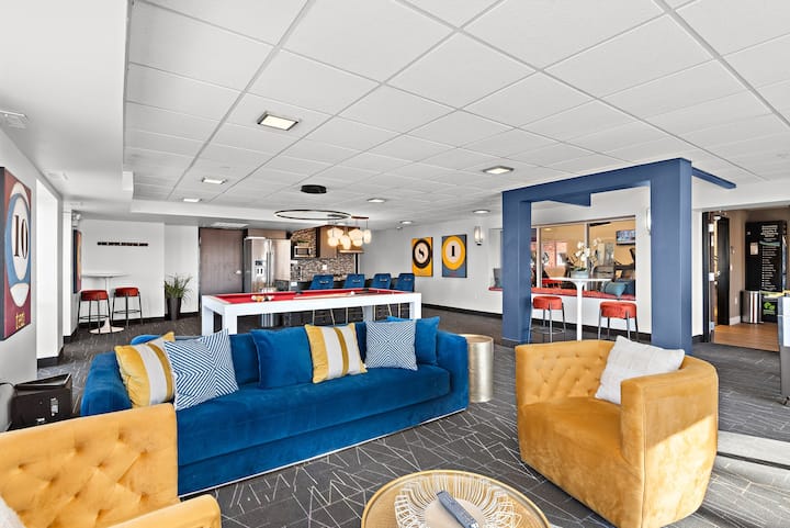 RGVtYW5kUGljdHVyZToyMDI5NzM1Njg1