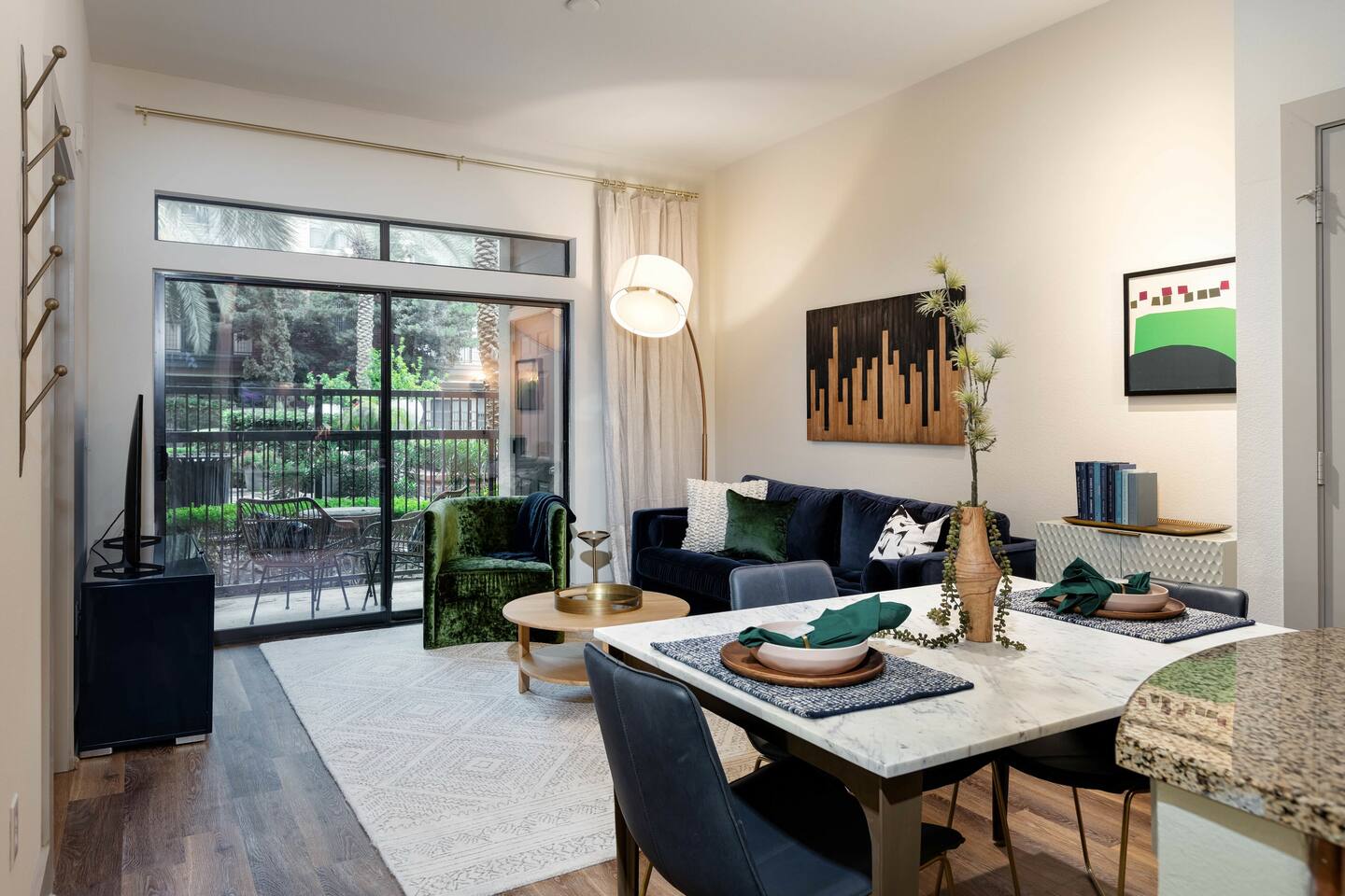 , an Airbnb-friendly apartment in Houston, TX