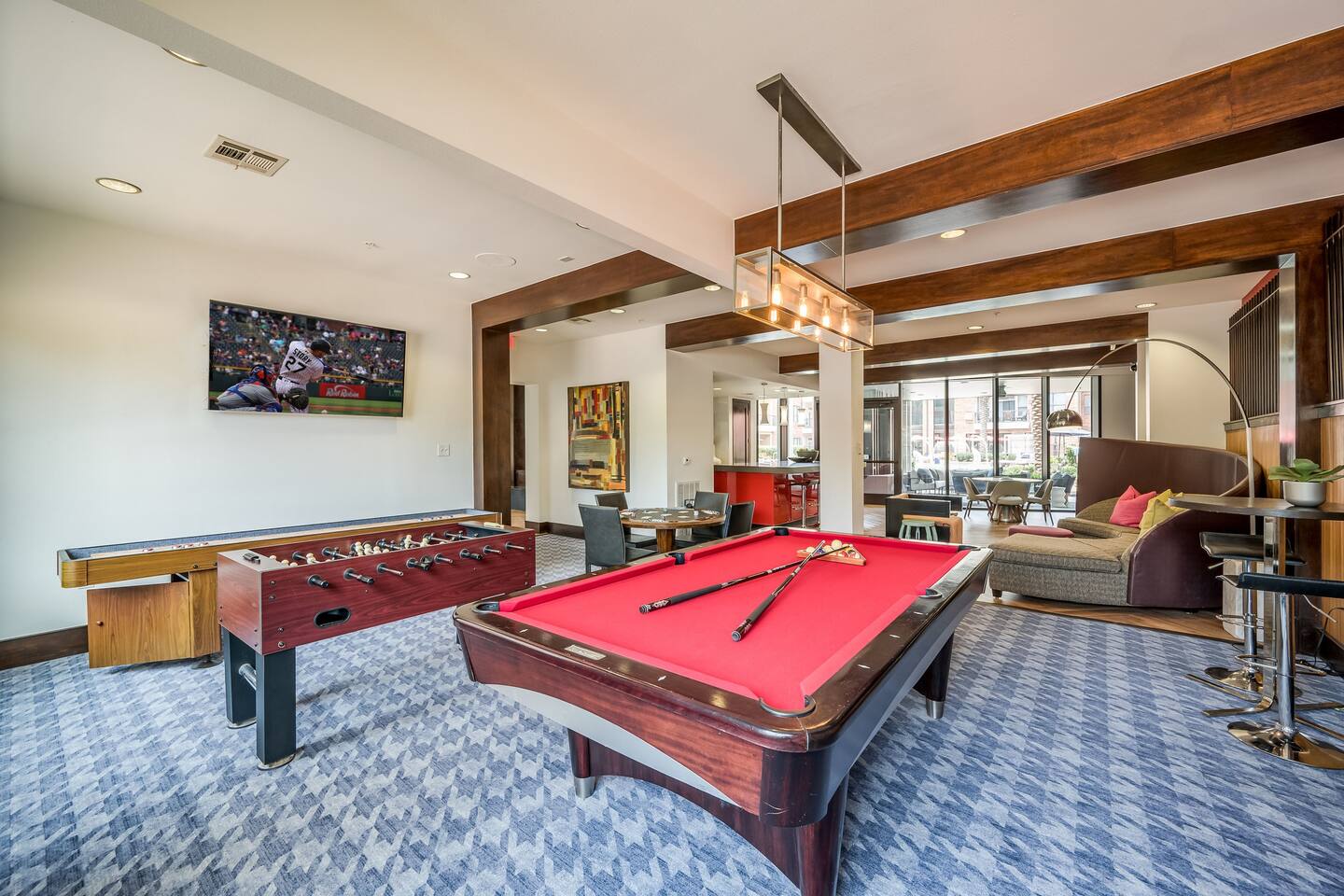 Alternate view of West Eighteenth, an Airbnb-friendly apartment in Houston, TX