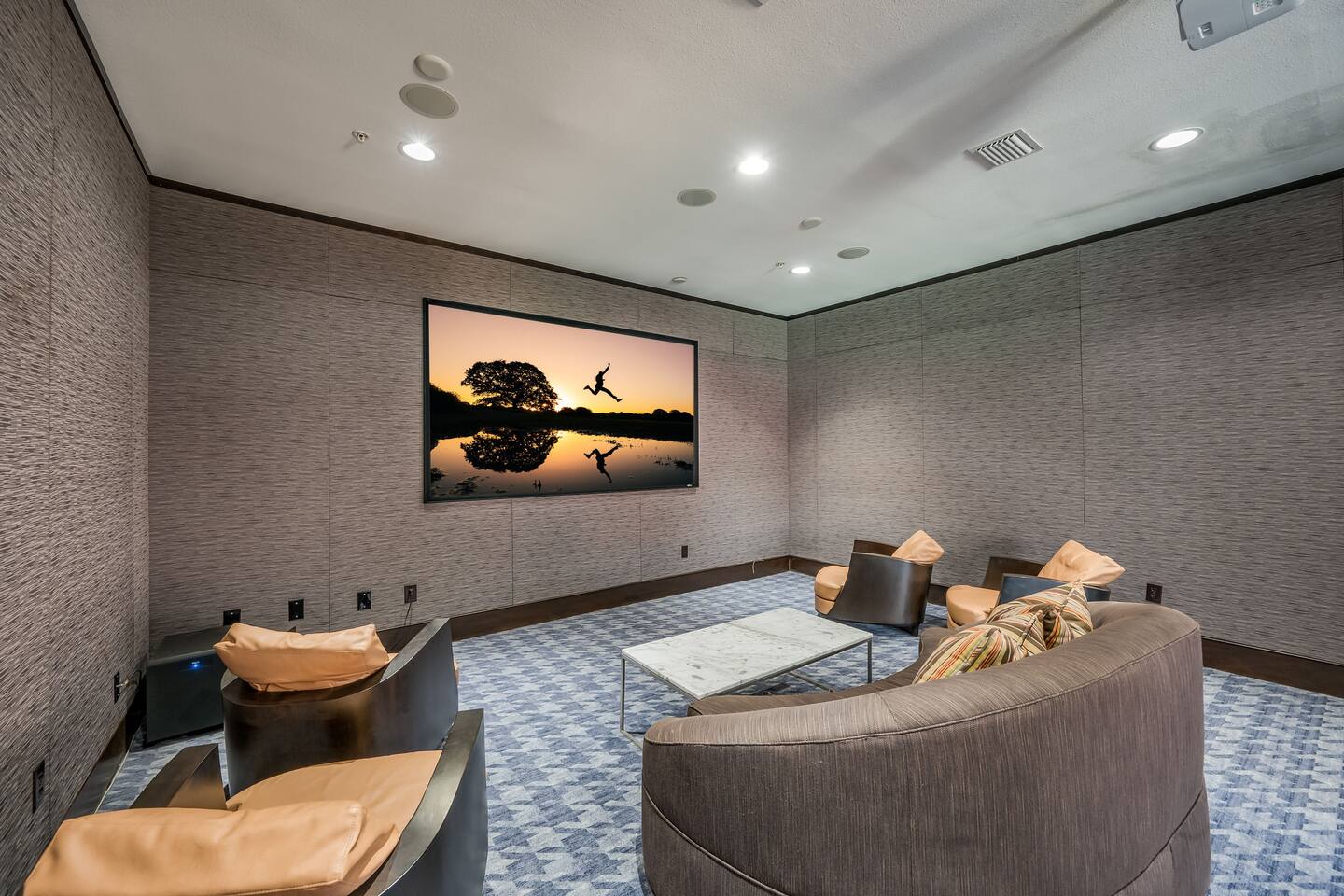 , an Airbnb-friendly apartment in Houston, TX