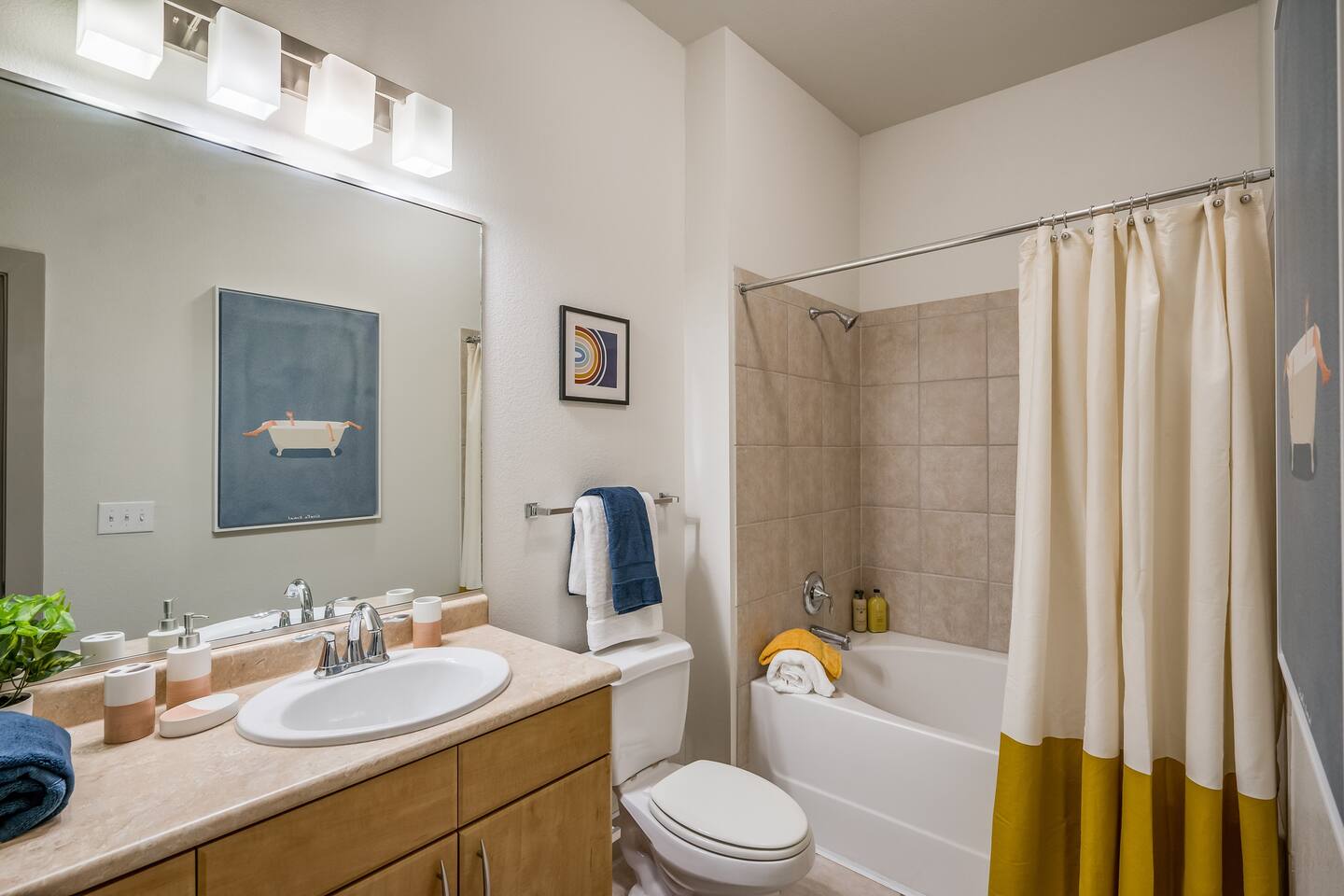 , an Airbnb-friendly apartment in Houston, TX