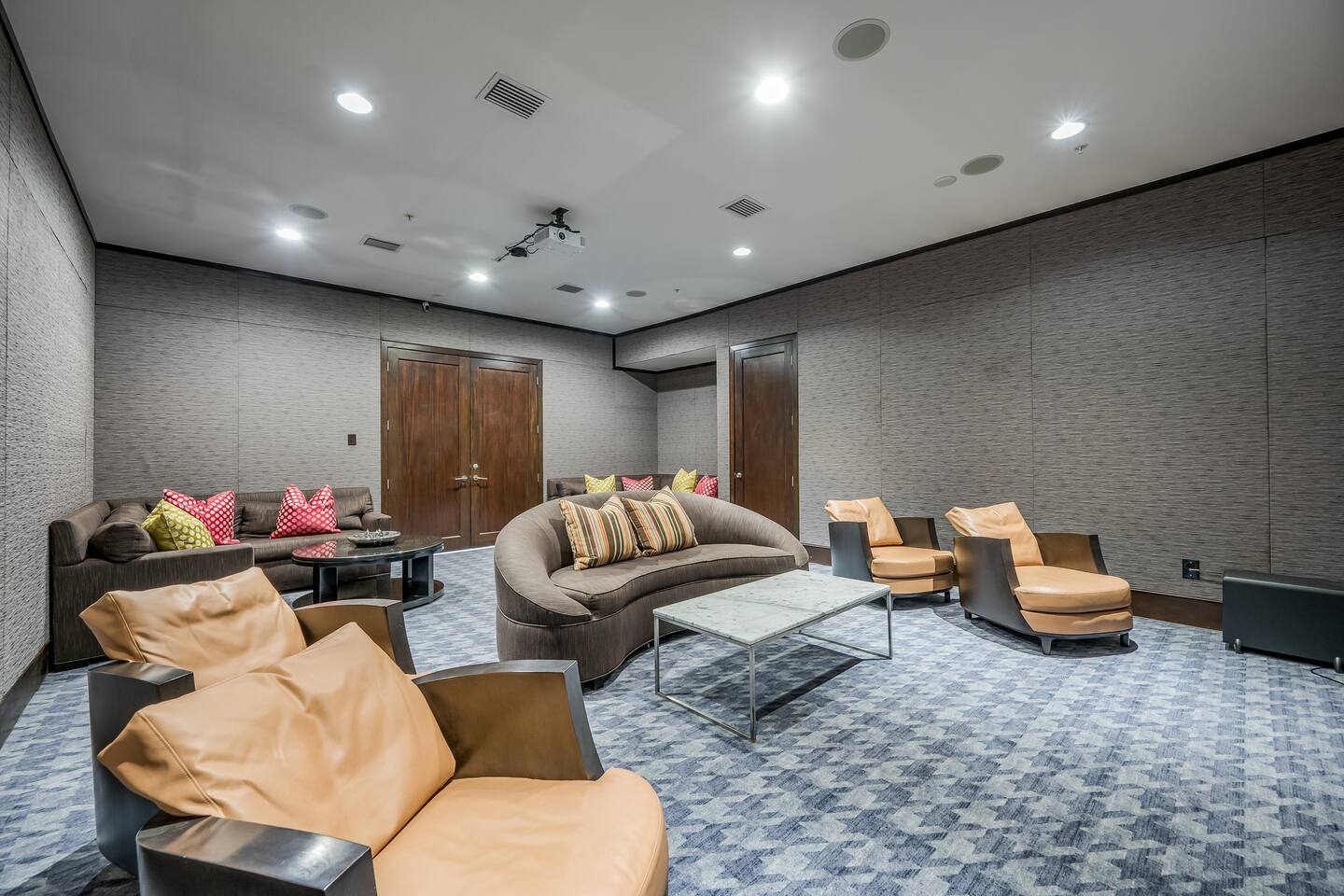 , an Airbnb-friendly apartment in Houston, TX