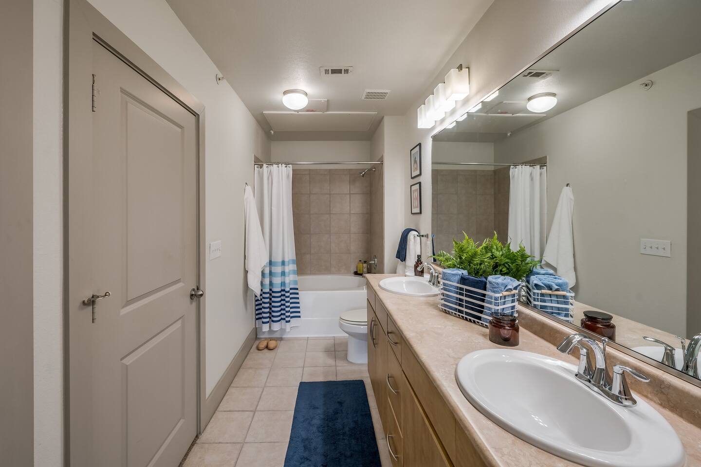 , an Airbnb-friendly apartment in Houston, TX