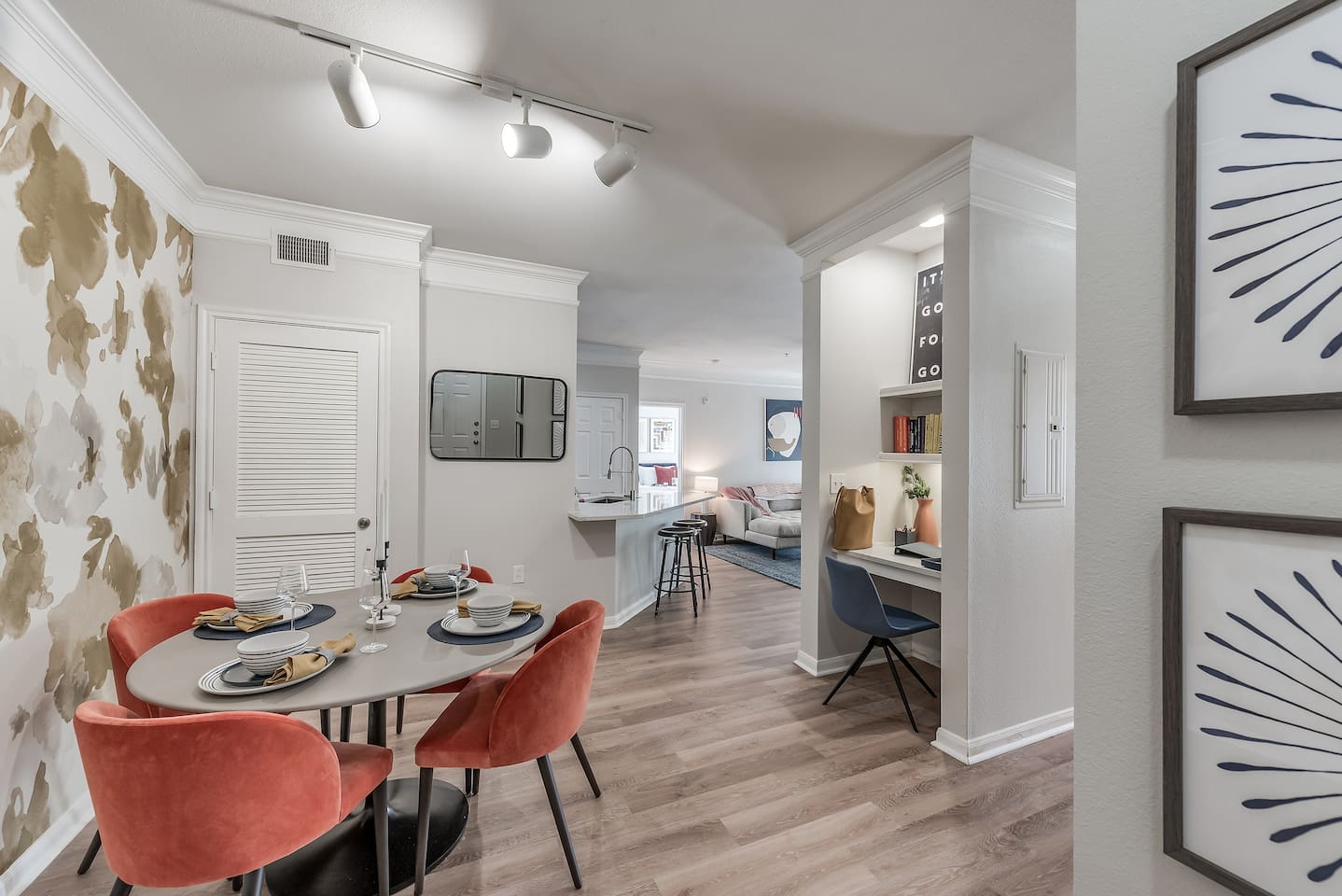 , an Airbnb-friendly apartment in Houston, TX