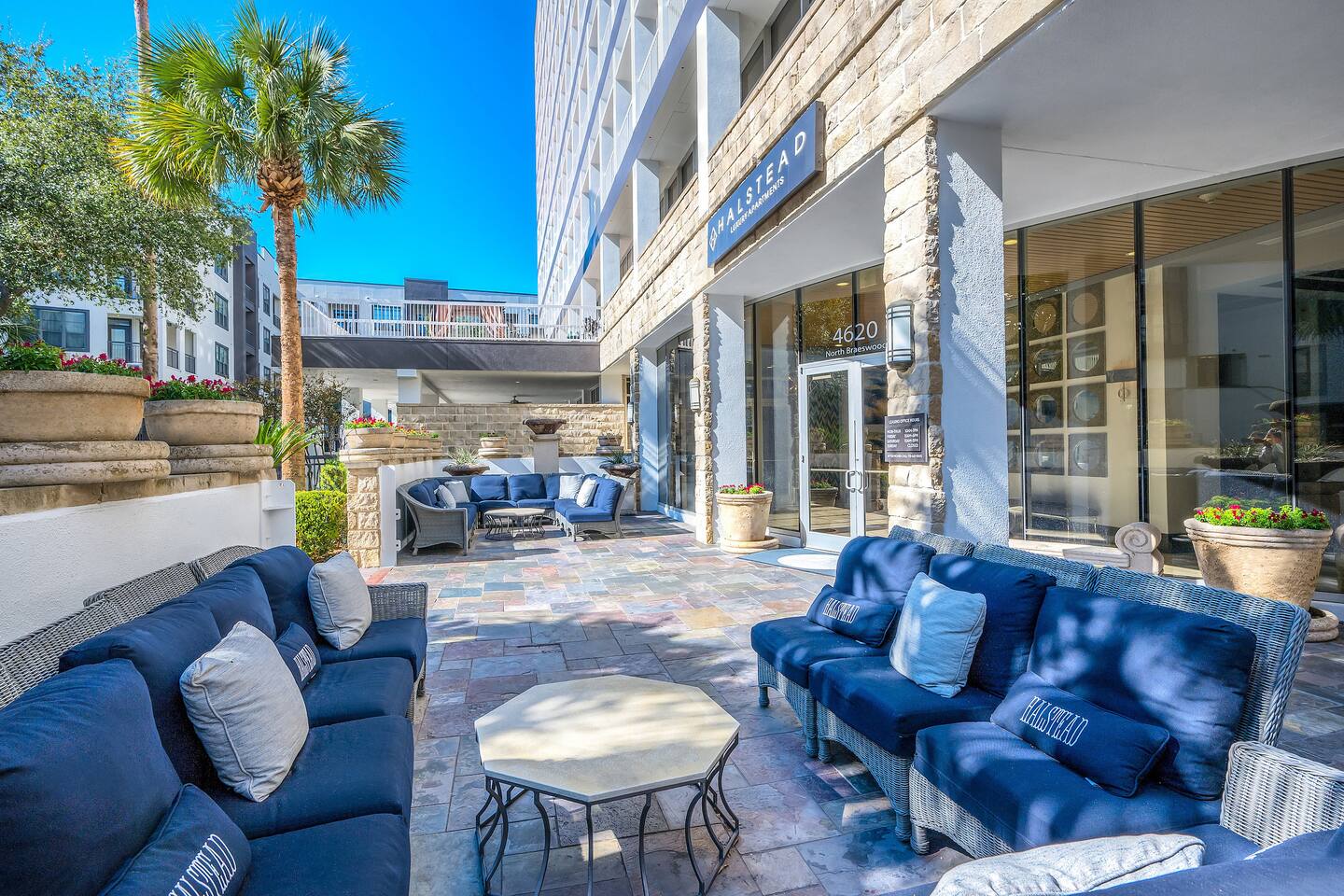 , an Airbnb-friendly apartment in Houston, TX