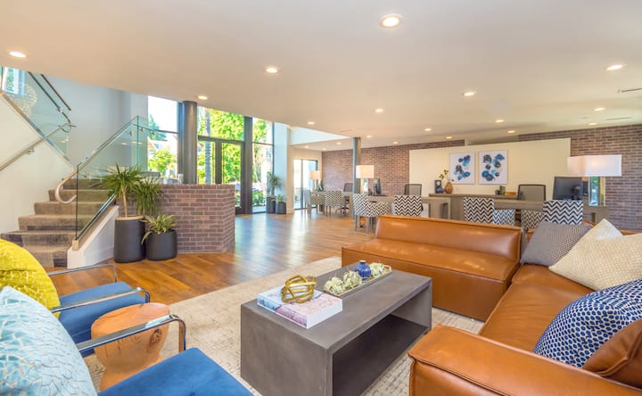 RGVtYW5kUGljdHVyZToyMDI5NzM1MzU5