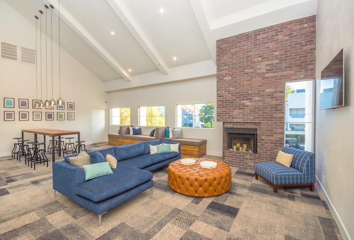 RGVtYW5kUGljdHVyZToyMDI5NzM1MzUw