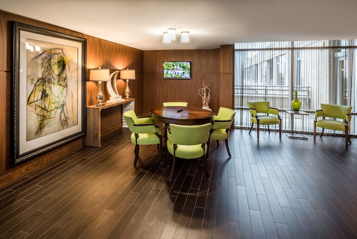 RGVtYW5kUGljdHVyZToxOTUxNjQ1NTcx