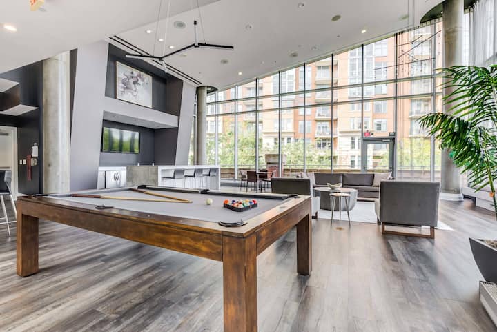 RGVtYW5kUGljdHVyZToxOTUxNzY5MjQ1