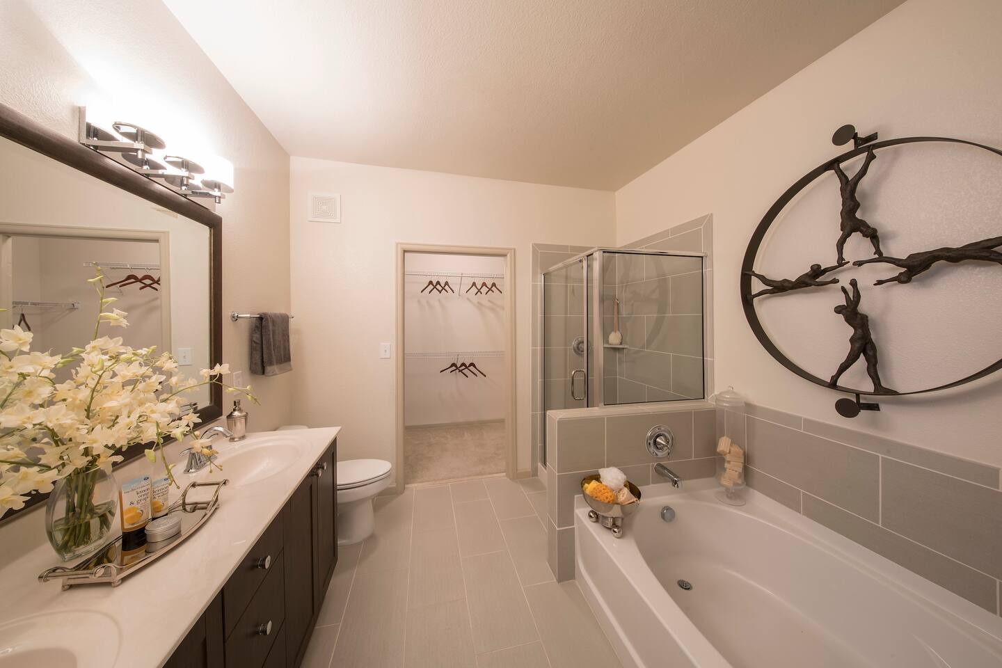 , an Airbnb-friendly apartment in Alexandria, VA