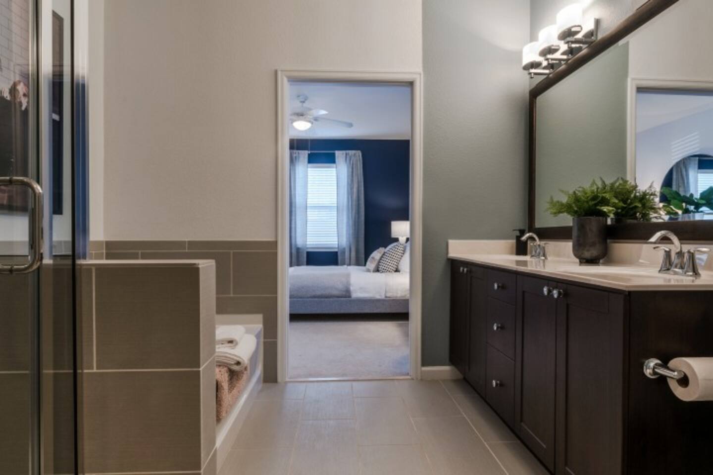 , an Airbnb-friendly apartment in Alexandria, VA