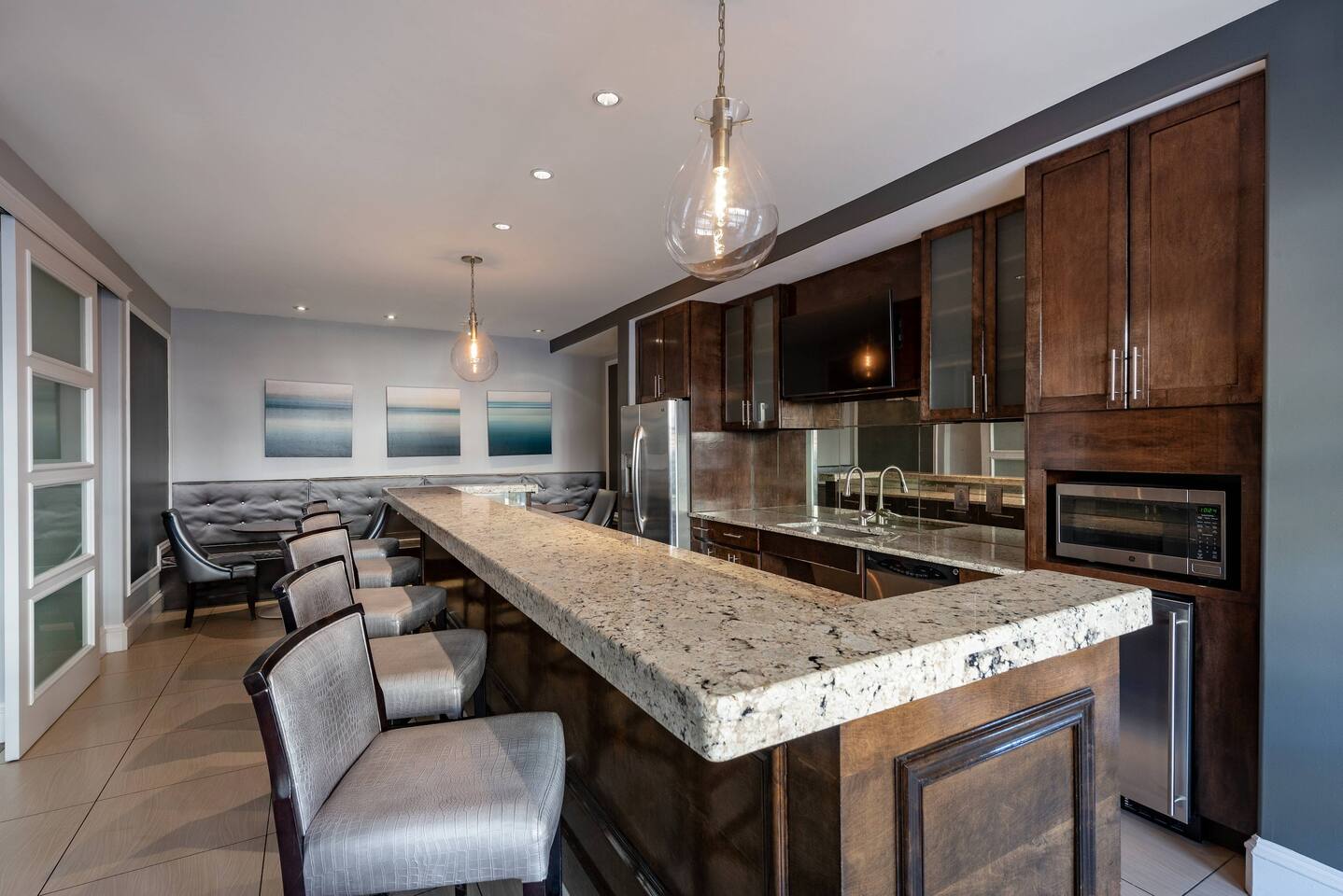 , an Airbnb-friendly apartment in Alexandria, VA