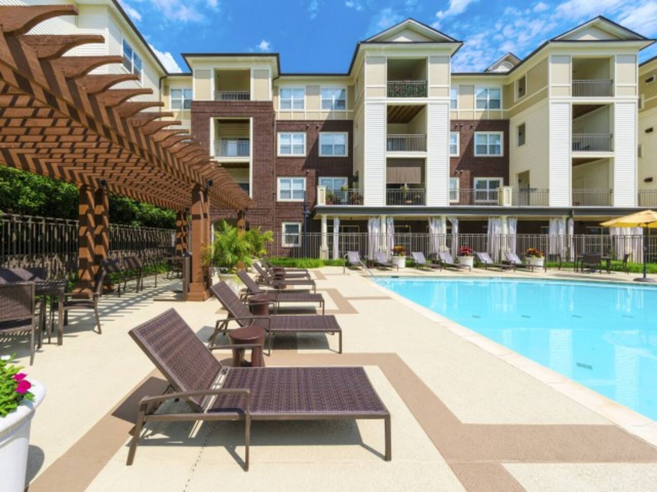 , an Airbnb-friendly apartment in Alexandria, VA