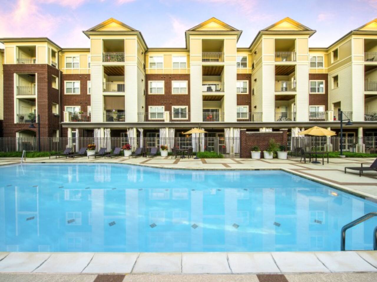 , an Airbnb-friendly apartment in Alexandria, VA