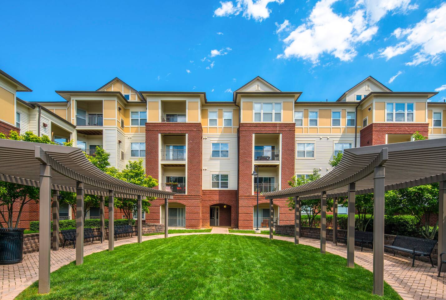 , an Airbnb-friendly apartment in Alexandria, VA