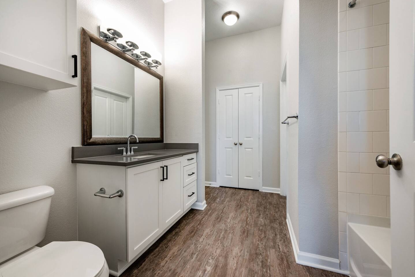 , an Airbnb-friendly apartment in Alexandria, VA