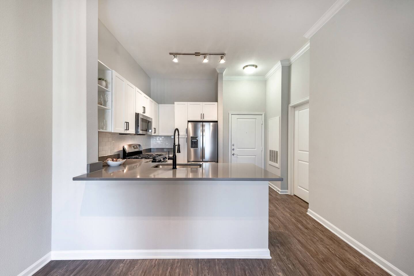 , an Airbnb-friendly apartment in Alexandria, VA