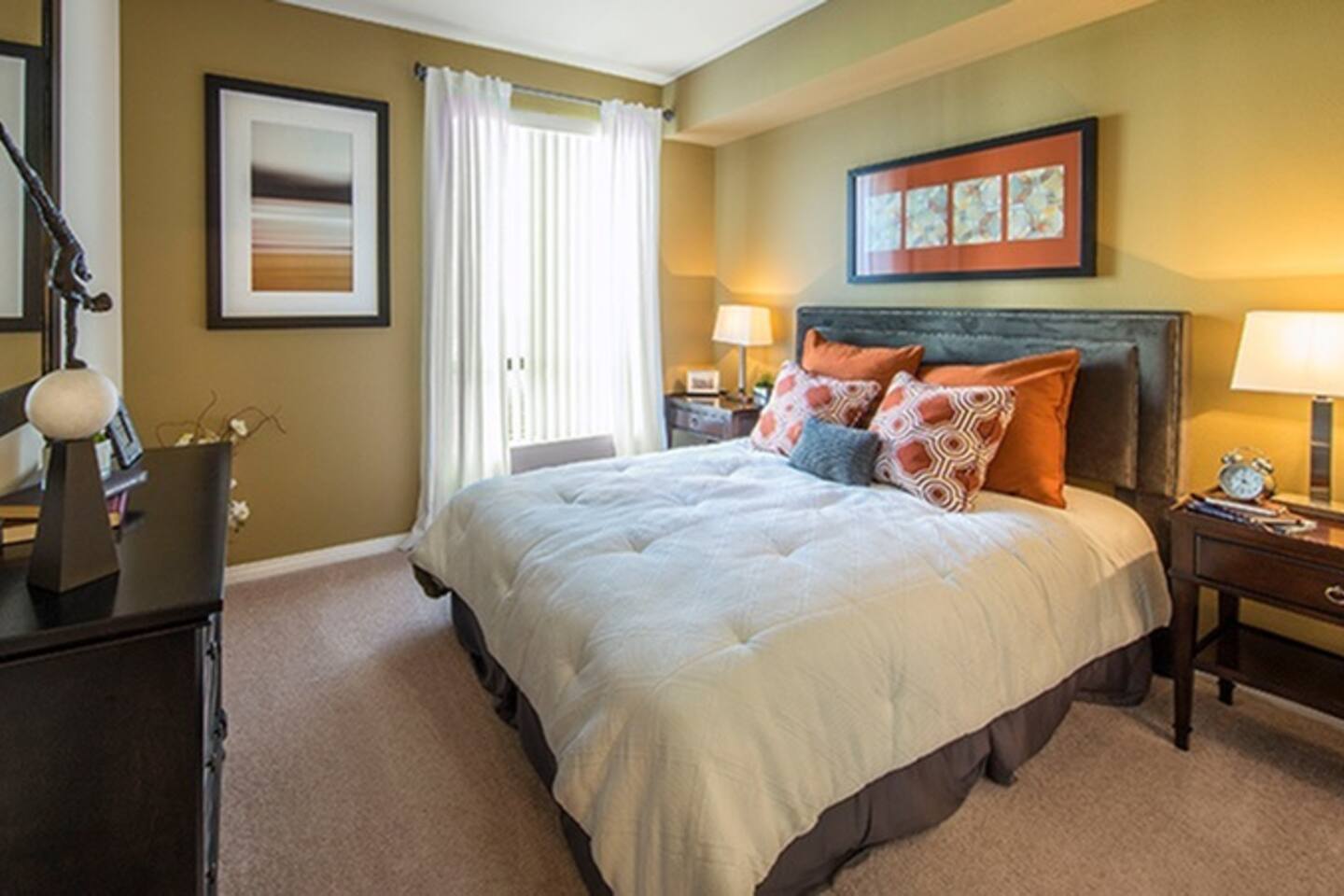 , an Airbnb-friendly apartment in North Hollywood, CA