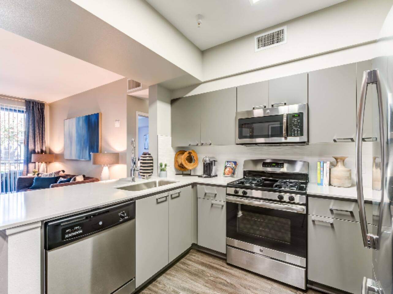 , an Airbnb-friendly apartment in North Hollywood, CA