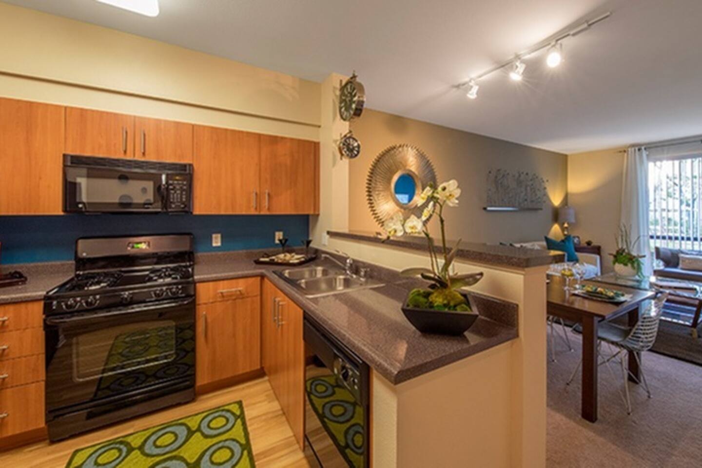 , an Airbnb-friendly apartment in North Hollywood, CA