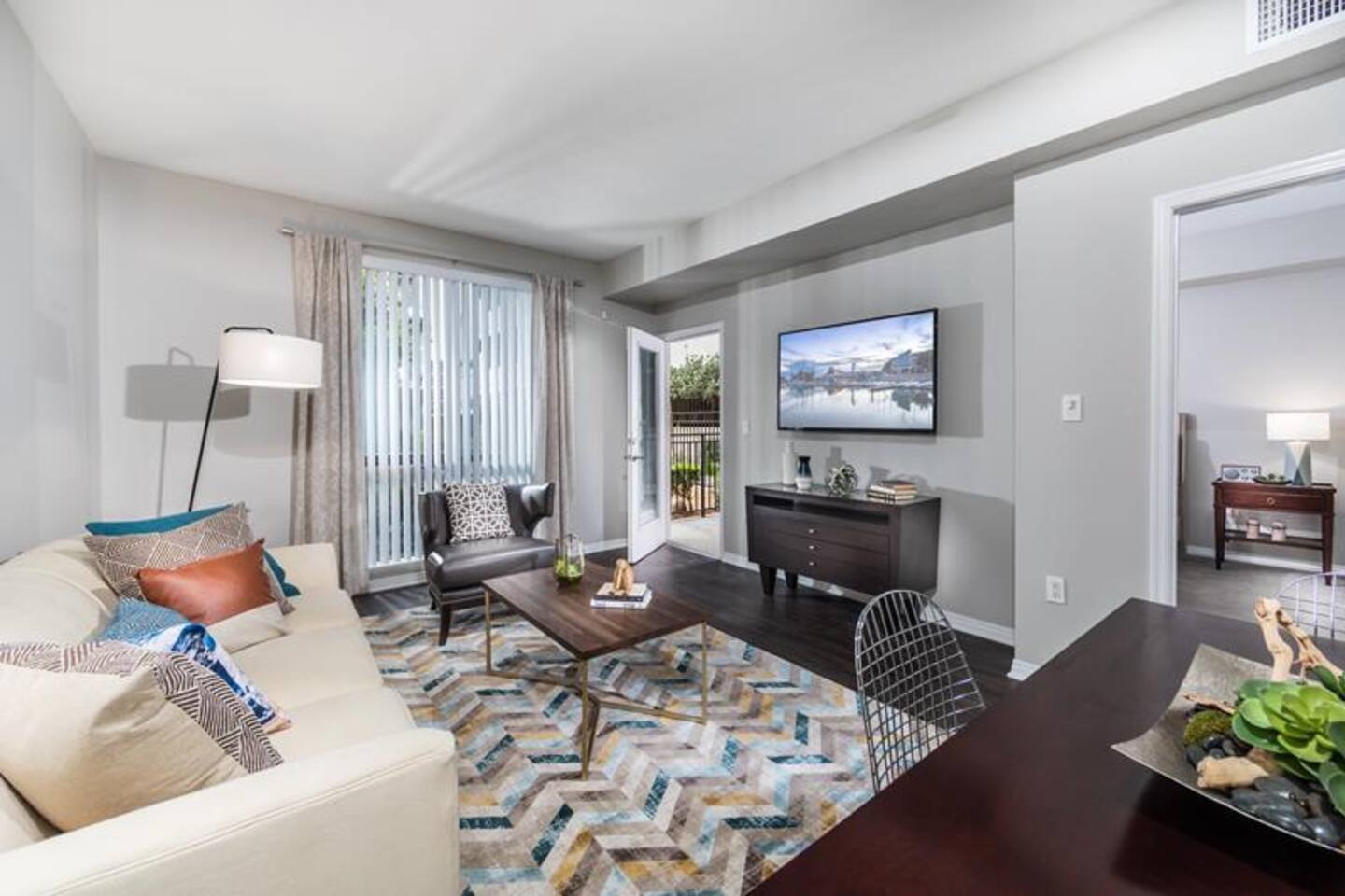 , an Airbnb-friendly apartment in North Hollywood, CA