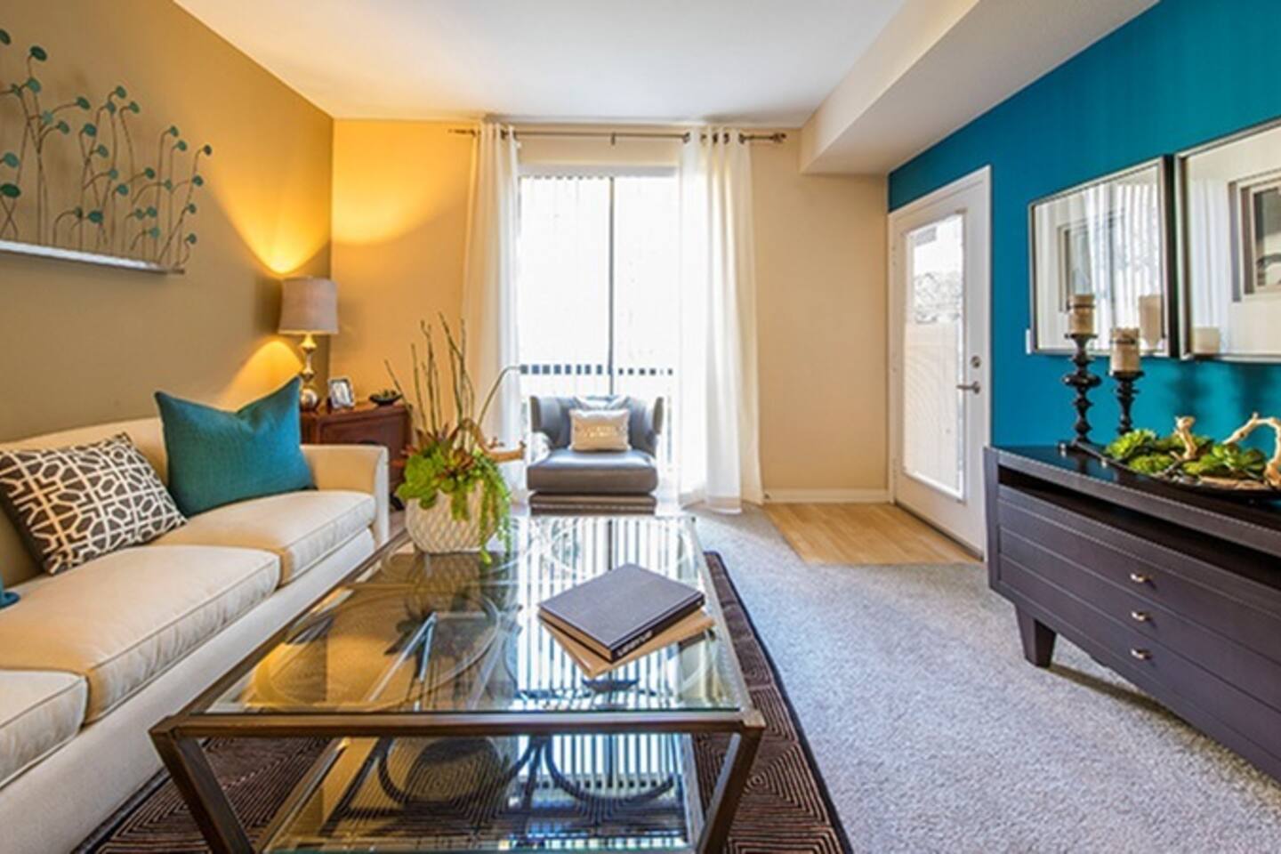 , an Airbnb-friendly apartment in North Hollywood, CA