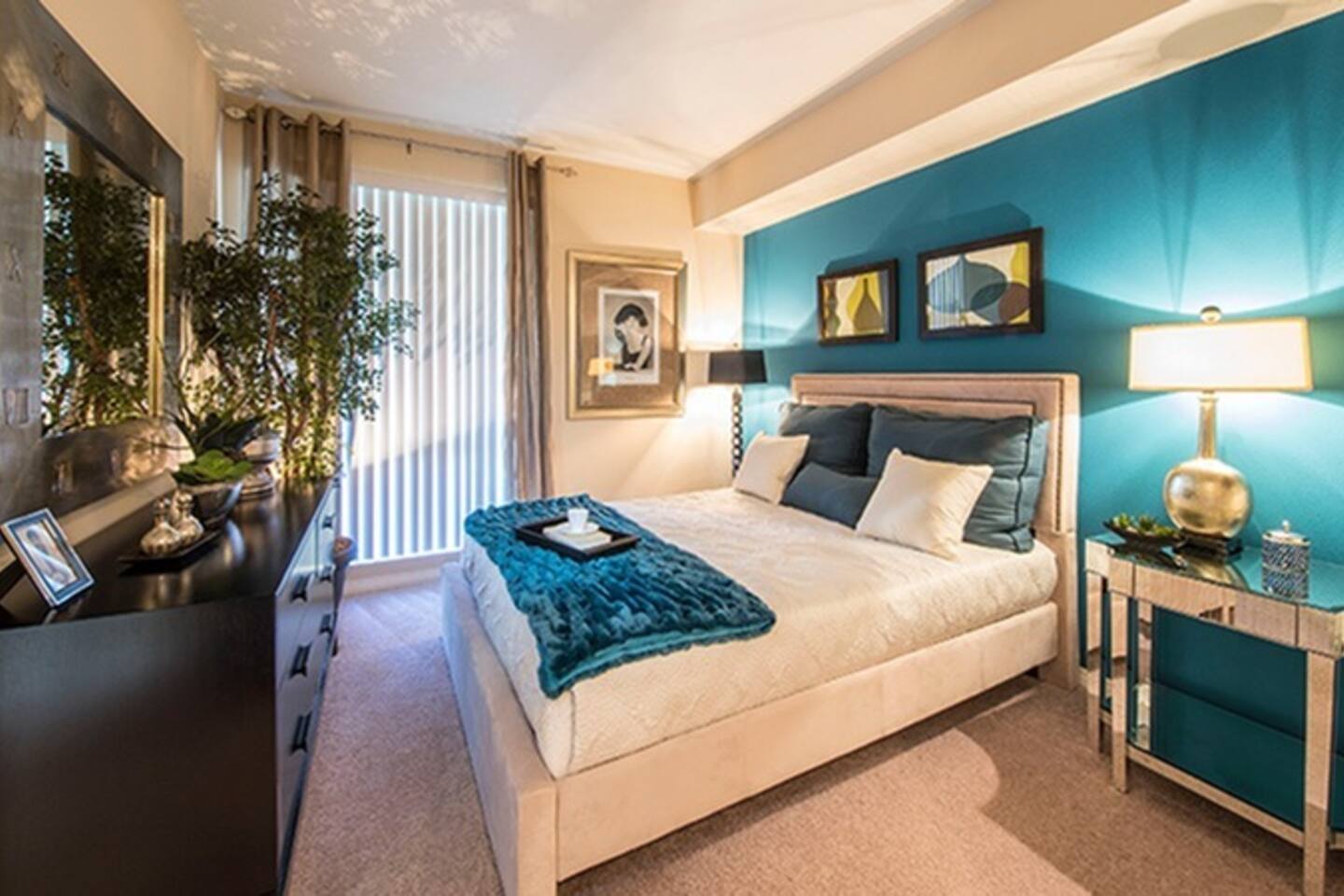 , an Airbnb-friendly apartment in North Hollywood, CA