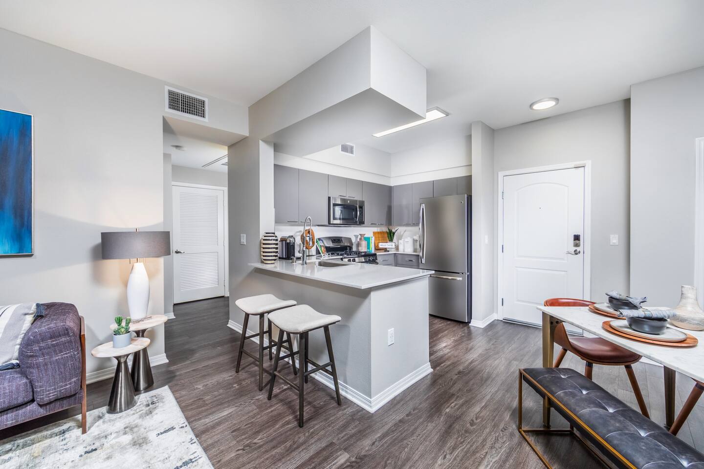 , an Airbnb-friendly apartment in North Hollywood, CA