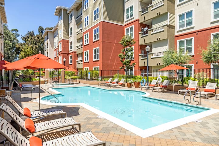 RGVtYW5kUGljdHVyZToxOTQzMTA0NDQ1